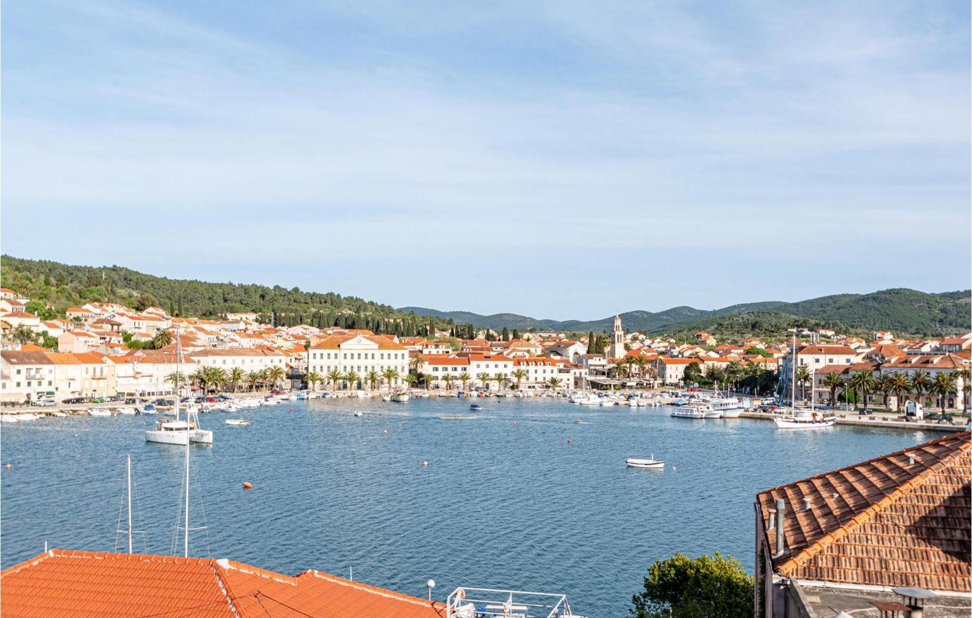 Beautiful Apartment In Vela Luka With Kitchen Exterior photo